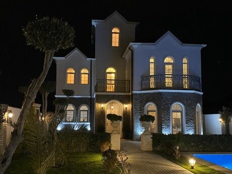5 otaqlı həyət evi/bağ evi - Mərdəkan q. - 300 m²