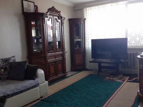 4 otaqlı köhnə tikili - Bakıxanov q. - 100 m²