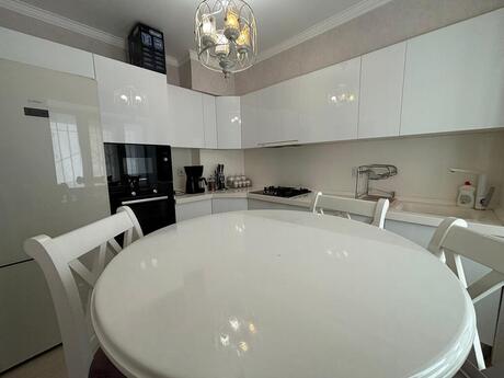 2 otaqlı köhnə tikili - 28 May m. - 55 m²