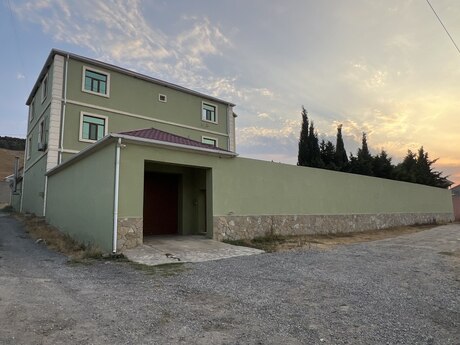 8 otaqlı həyət evi/bağ evi - Görədil q. - 600 m²