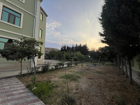 8 otaqlı həyət evi/bağ evi - Görədil q. - 600 m²