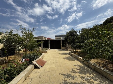 8 otaqlı həyət evi/bağ evi - Bakıxanov q. - 500 m²