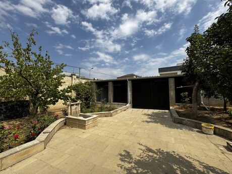8 otaqlı həyət evi/bağ evi - Bakıxanov q. - 500 m²