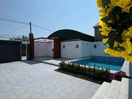4 otaqlı həyət evi/bağ evi - Buzovna q. - 140 m²
