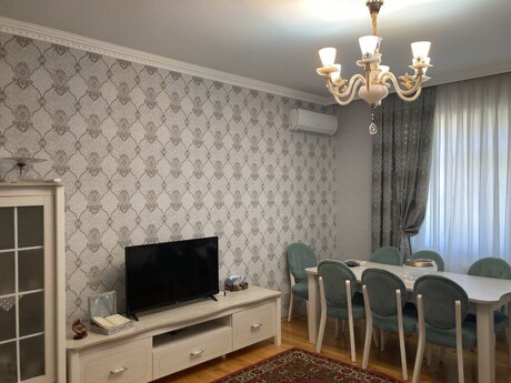 6 otaqlı həyət evi/bağ evi - Savalan q. - 200 m²