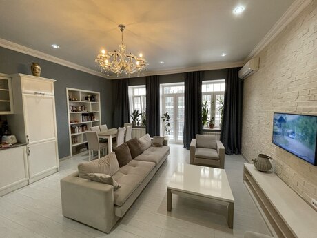 2 otaq · 68 m² · 3/4 mərtəbə, İçəri Şəhər