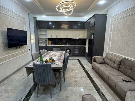 4 otaqlı həyət evi/bağ evi - Mərdəkan q. - 180 m²