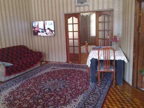 7 otaqlı həyət evi/bağ evi - Badamdar q. - 400 m²