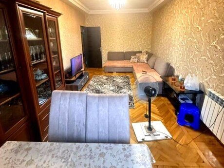 3 otaqlı köhnə tikili - Əhmədli q. - 69.5 m²