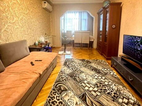 3 otaqlı köhnə tikili - Əhmədli q. - 69.5 m²