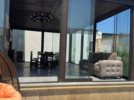 4 otaqlı həyət evi/bağ evi - Şüvəlan q. - 250 m²