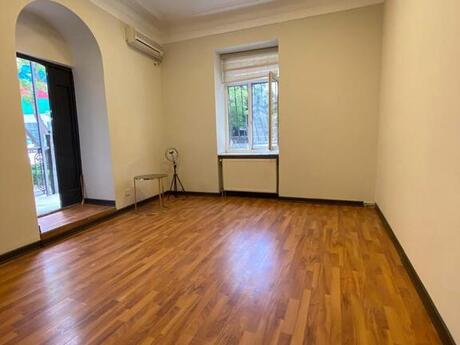 Объект - м. Элмляр Академиясы - 40 м²