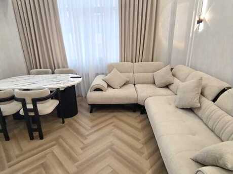2-комнатная квартира, 80 м², 20 Yanvar: 240 000 ₼ 2