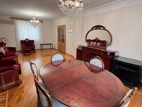 7 otaqlı köhnə tikili - Şah İsmayıl Xətai m. - 240 m²