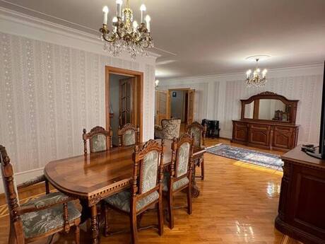 7 otaqlı köhnə tikili - Şah İsmayıl Xətai m. - 240 m²