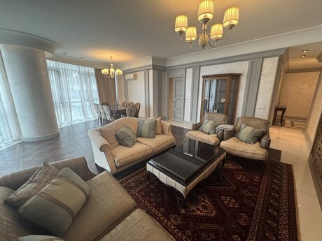 4 otaqlı yeni tikili - Şah İsmayıl Xətai m. - 250 m²