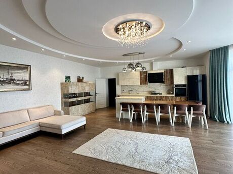 5-комн. новостройка - м. 28 мая - 210 м²