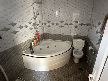 5 otaqlı həyət evi/bağ evi - Görədil q. - 250 m²