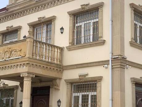 10 otaqlı həyət evi/bağ evi - Şüvəlan q. - 500 m²
