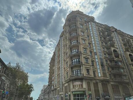 Elan №5404031 - Bakı, Sahil m., 3 otaqlı, 138 m², 7/12 mərtəbə