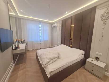 4 otaqlı yeni tikili - Elmlər Akademiyası m. - 165 m²