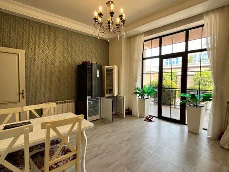 4 otaqlı həyət evi/bağ evi - Mərdəkan q. - 200 m²