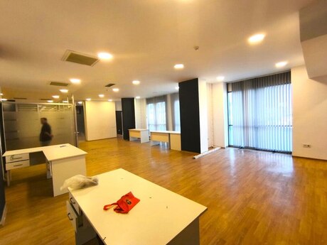 4 otaqlı ofis - Şah İsmayıl Xətai m. - 189 m²