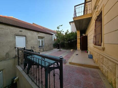 7 otaqlı həyət evi/bağ evi - Badamdar q. - 300 m²