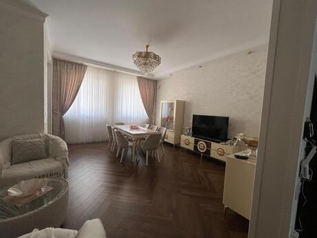 4 otaqlı həyət evi/bağ evi - Nəsimi m. - 280 m²