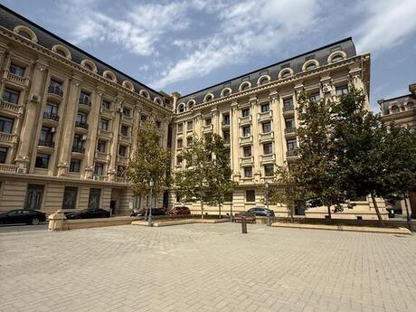 Elan №5422983 - Bakı, Səbail r., 4 otaqlı, 240 m², 5/5 mərtəbə