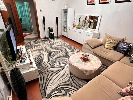 5 otaqlı köhnə tikili - Yeni Günəşli q. - 110 m²