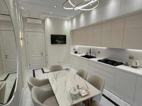 4 otaqlı yeni tikili - Ağ şəhər q. - 185 m²