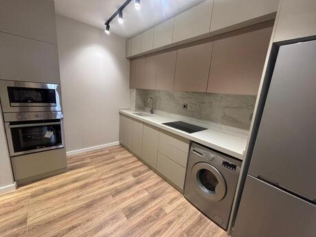 2-комн. вторичка - м. Бакмил - 65 м²