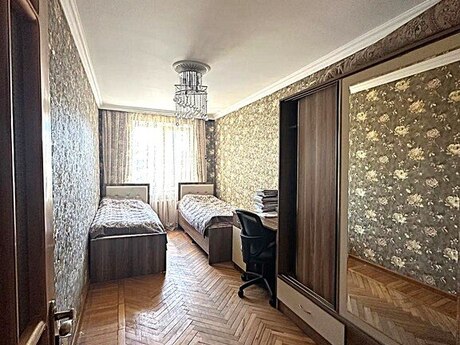 3 otaqlı köhnə tikili - Azadlıq Prospekti m. - 75 m²