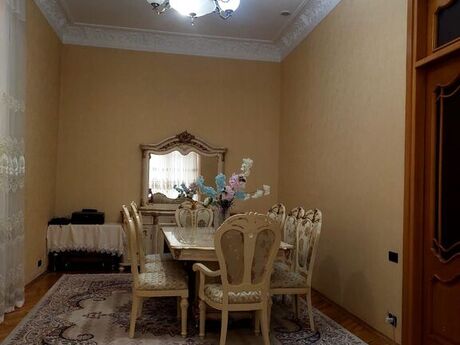 5 otaqlı həyət evi/bağ evi - Nəsimi m. - 252 m²