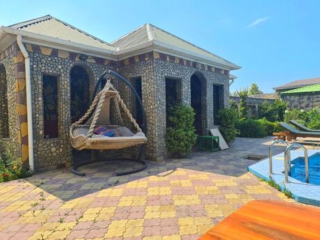 5 otaqlı həyət evi/bağ evi - Mərdəkan q. - 400 m²