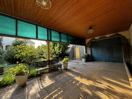 7 otaqlı həyət evi/bağ evi - Bakıxanov q. - 600 m²