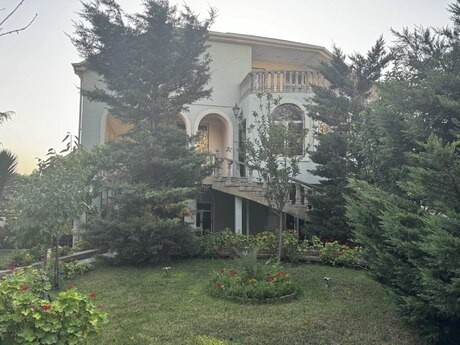 7 otaqlı həyət evi/bağ evi - Bakıxanov q. - 600 m²