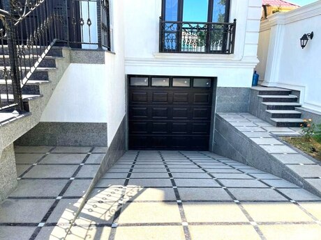 8 otaqlı həyət evi/bağ evi - Badamdar q. - 560 m²