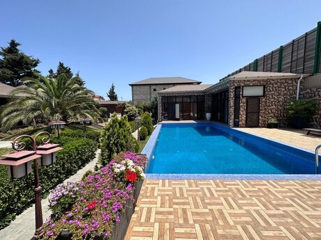 5 otaqlı həyət evi/bağ evi - Mərdəkan q. - 400 m²