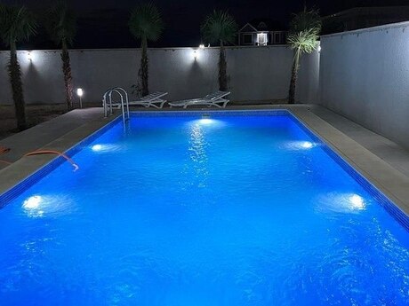 5 otaqlı həyət evi/bağ evi - Novxanı q. - 250 m²