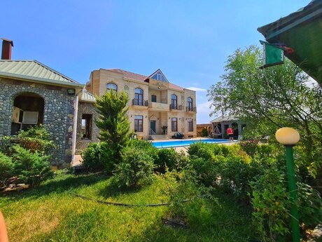 5 otaqlı həyət evi/bağ evi - Mərdəkan q. - 400 m²