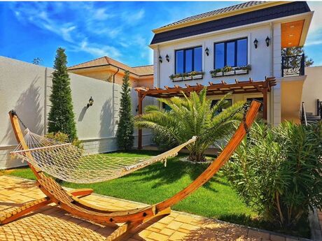 7 otaqlı həyət evi/bağ evi - Mərdəkan q. - 400 m²