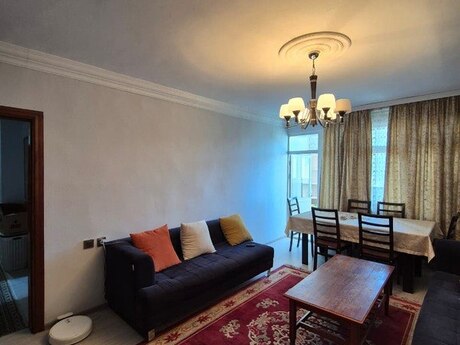 2 otaqlı köhnə tikili - 8 Noyabr m. - 65 m²