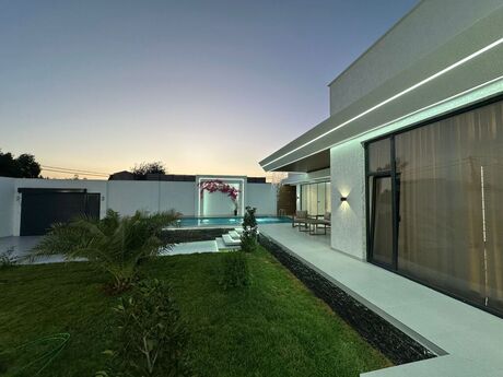 5 otaqlı həyət evi/bağ evi - Mərdəkan q. - 240 m²