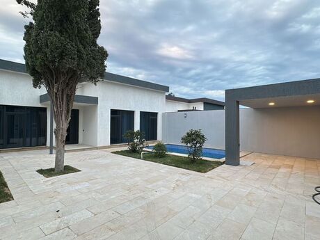 4 otaqlı həyət evi/bağ evi - Şüvəlan q. - 160 m²