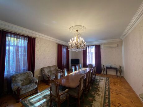 9 otaqlı həyət evi/bağ evi - Azadlıq Prospekti m. - 435 m²