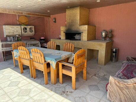 6 otaqlı həyət evi/bağ evi - Buzovna q. - 300 m²