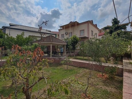 6 otaqlı həyət evi/bağ evi - Bakıxanov q. - 270 m²