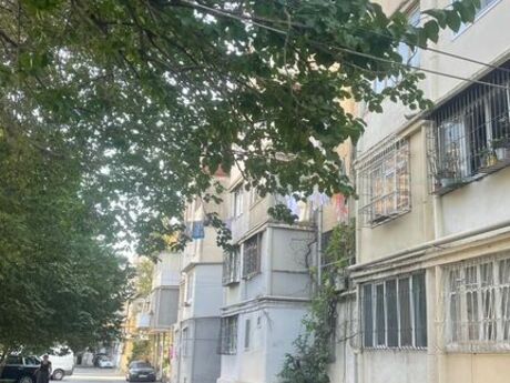 3 otaqlı köhnə tikili - Elmlər Akademiyası m. - 75 m²